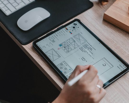 alvaro-reyes-KxVlKiqQObU-unsplash